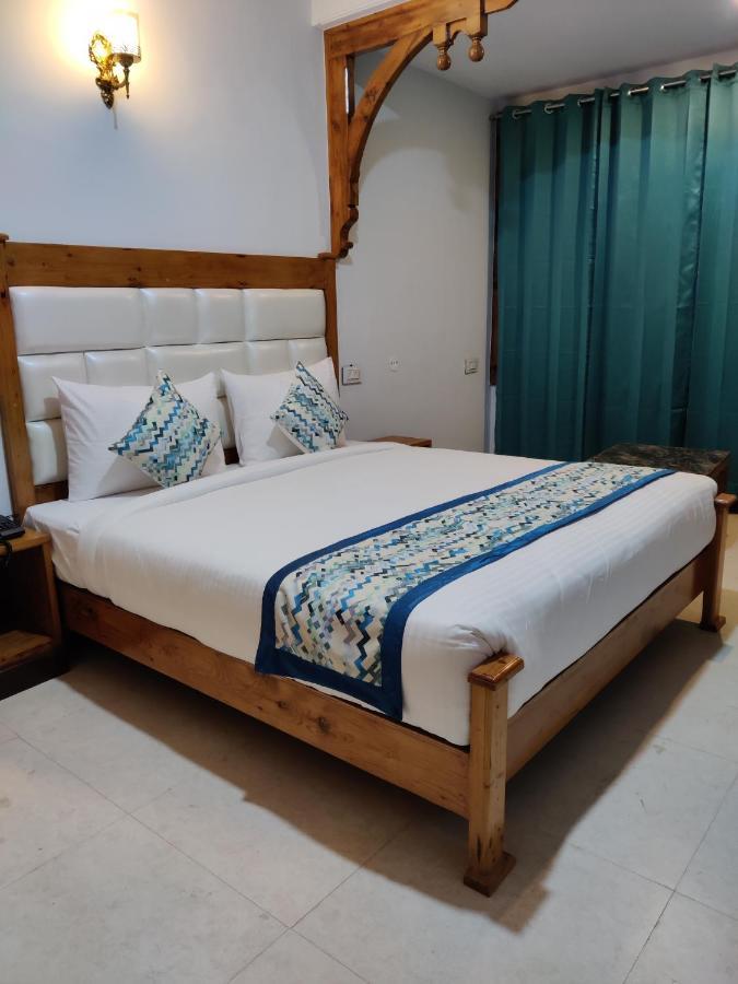 Golden Oak Bed and Breakfast Shimla Exteriör bild
